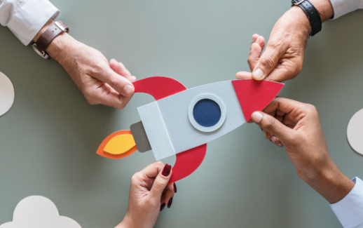 business-people-with-startup-rocket